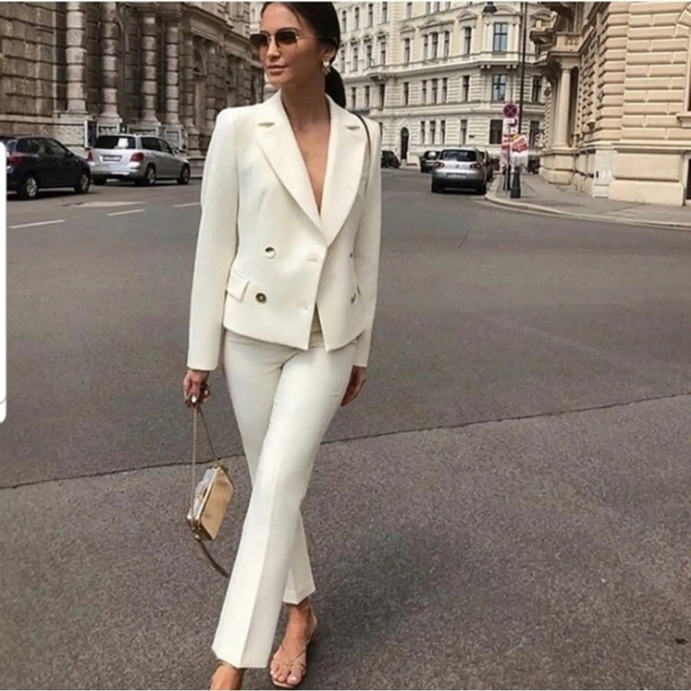 Zara double breasted cream blazer with gold buttons, size M. NWOT
